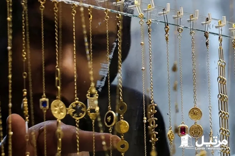 سعر الذهب يهوي لأدنى مستوى منذ عام